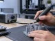 Ultraschallschneider bei präziser 3D-Druck-Nachbearbeitung